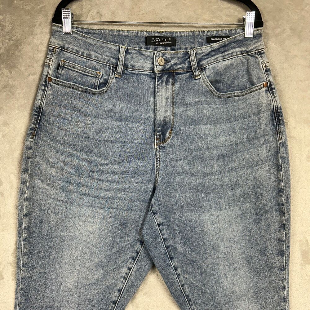 Judy Blue Boyfriend Fit Stretch Distressed Jean Sz 16W Light Wash Blue - Picture 2 of 9